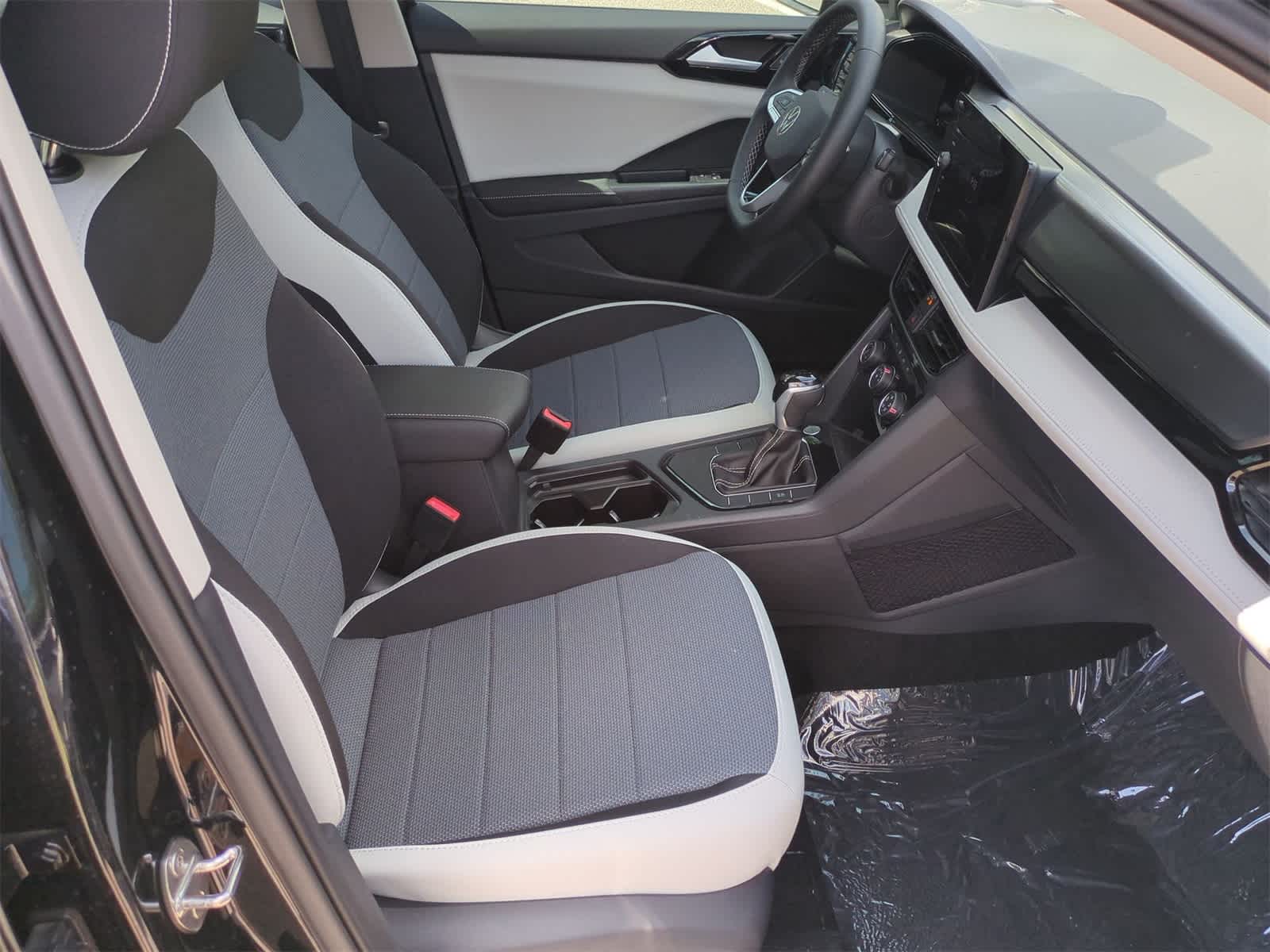 Thumbnail: 2025 Volkswagen Taos - 22