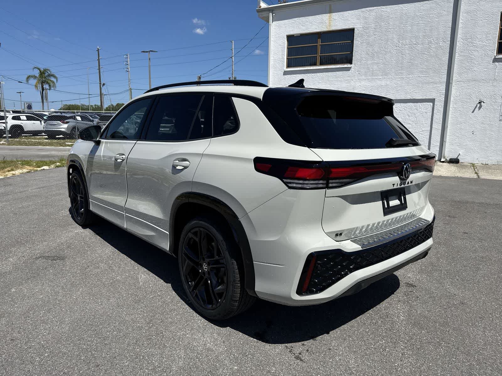 Thumbnail: 2026 Volkswagen Tiguan - 4