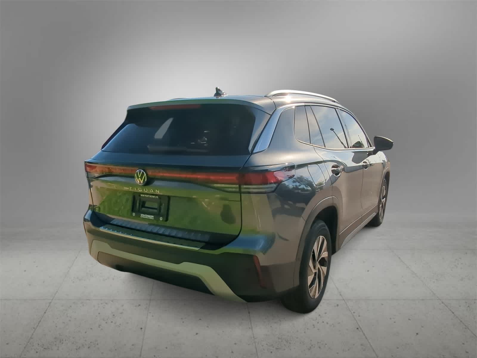 Thumbnail: 2025 Volkswagen Tiguan - 8