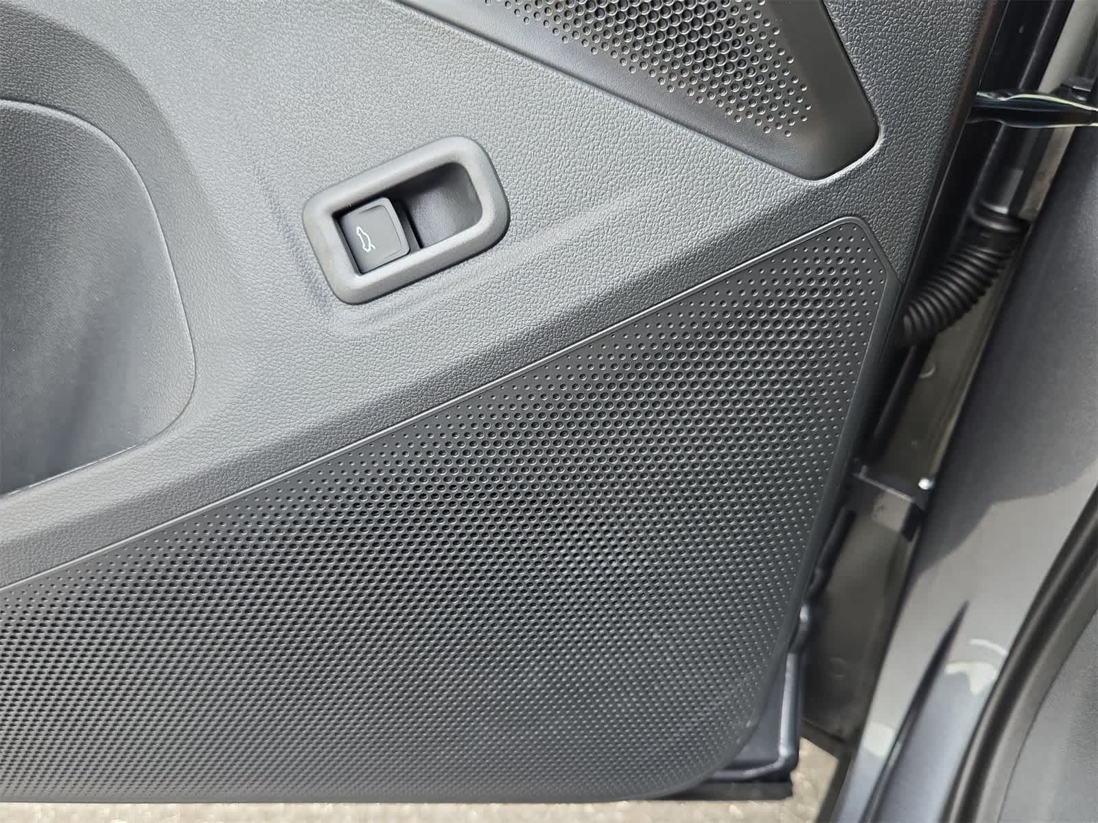 Thumbnail: 2025 Volkswagen Tiguan - 31