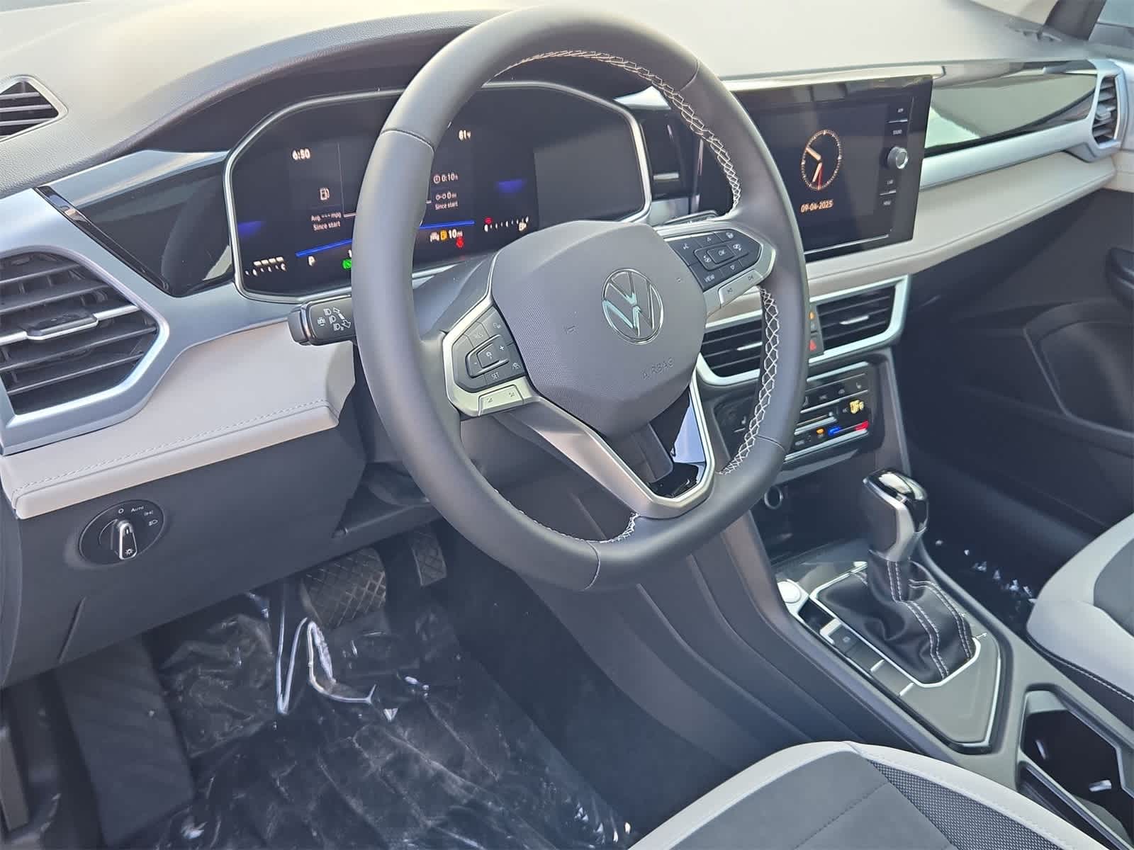 Thumbnail: 2025 Volkswagen Taos - 10