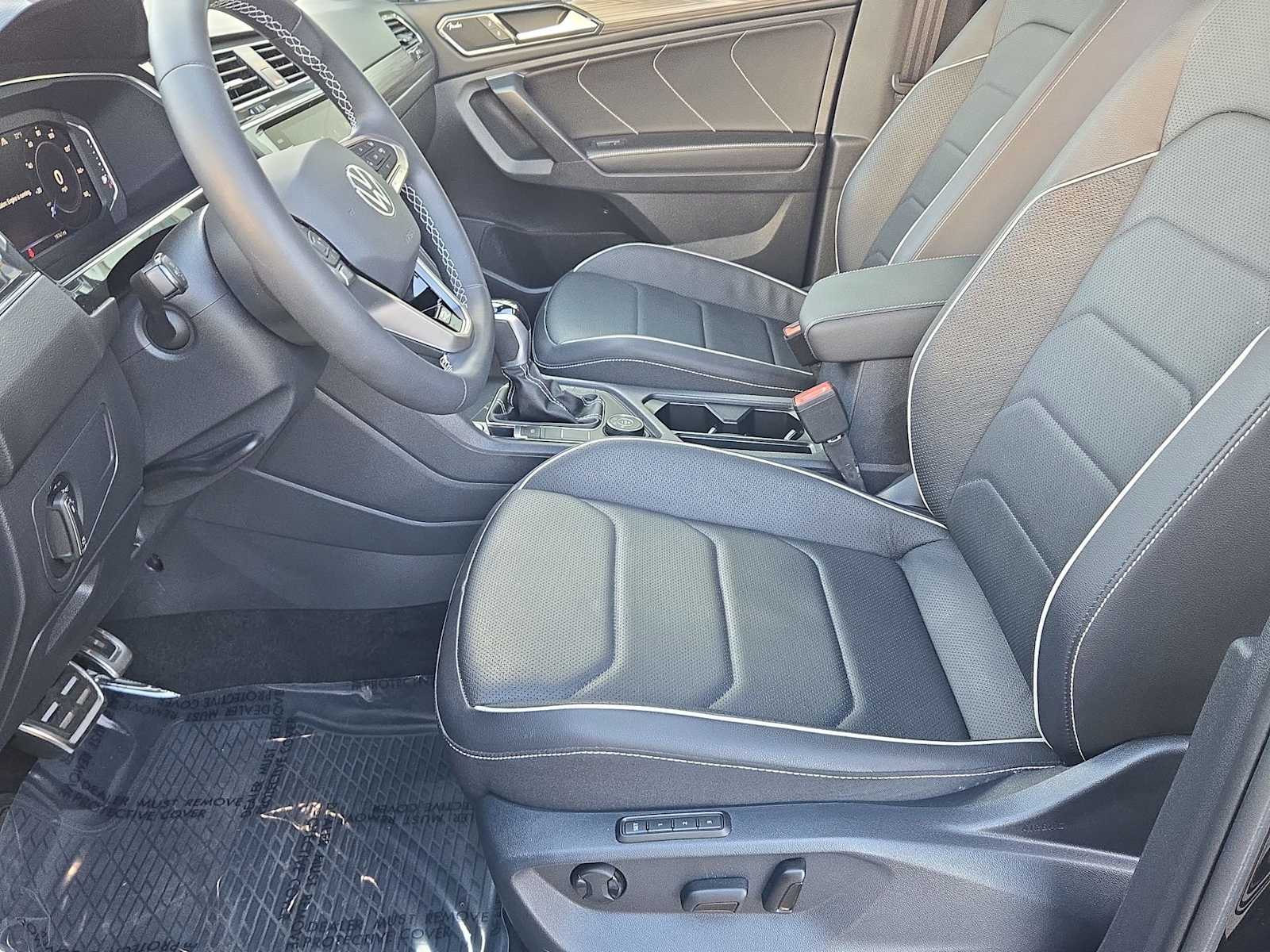 Thumbnail: 2023 Volkswagen Tiguan - 16