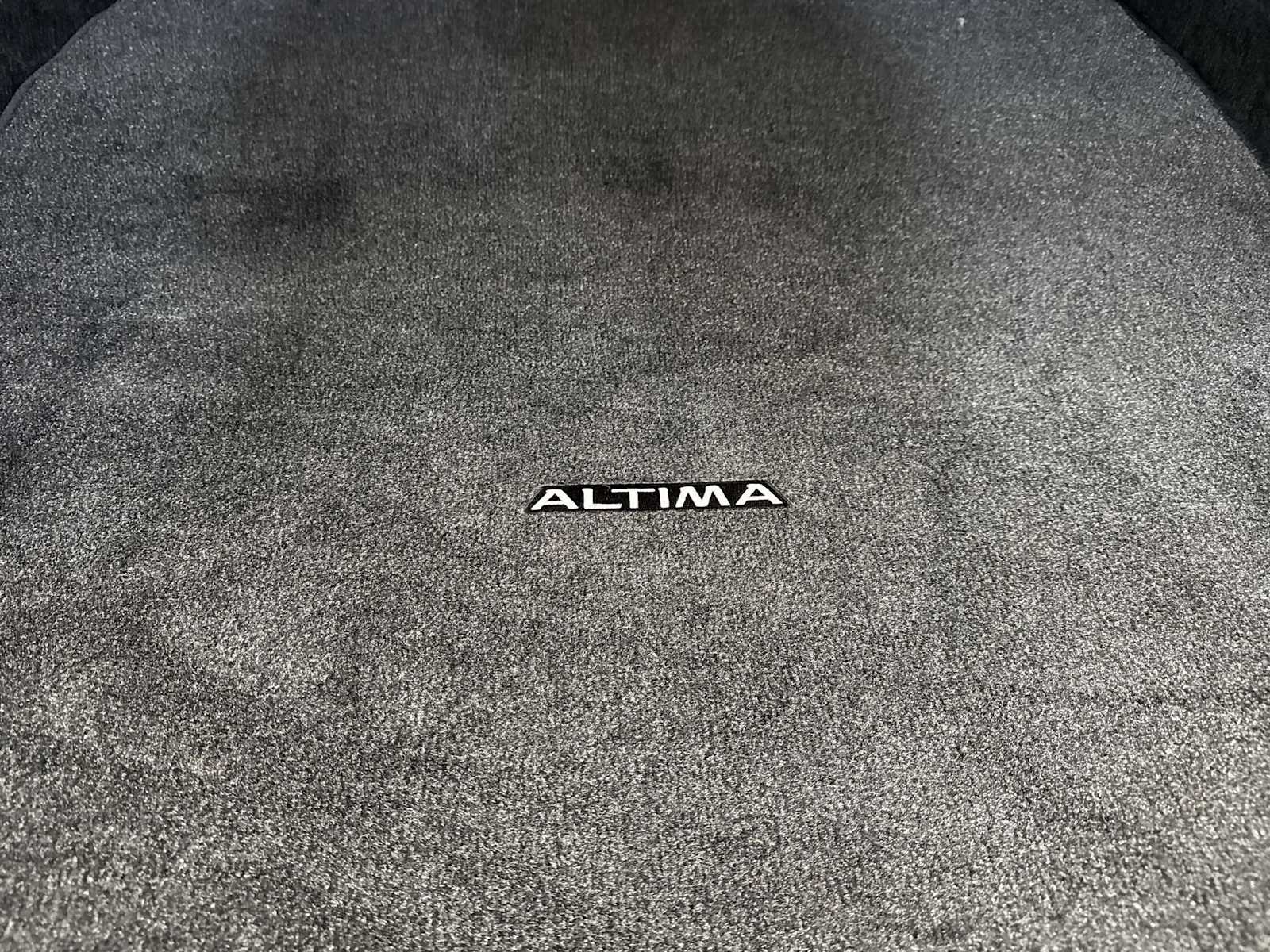 Thumbnail: 2015 Nissan Altima - 32