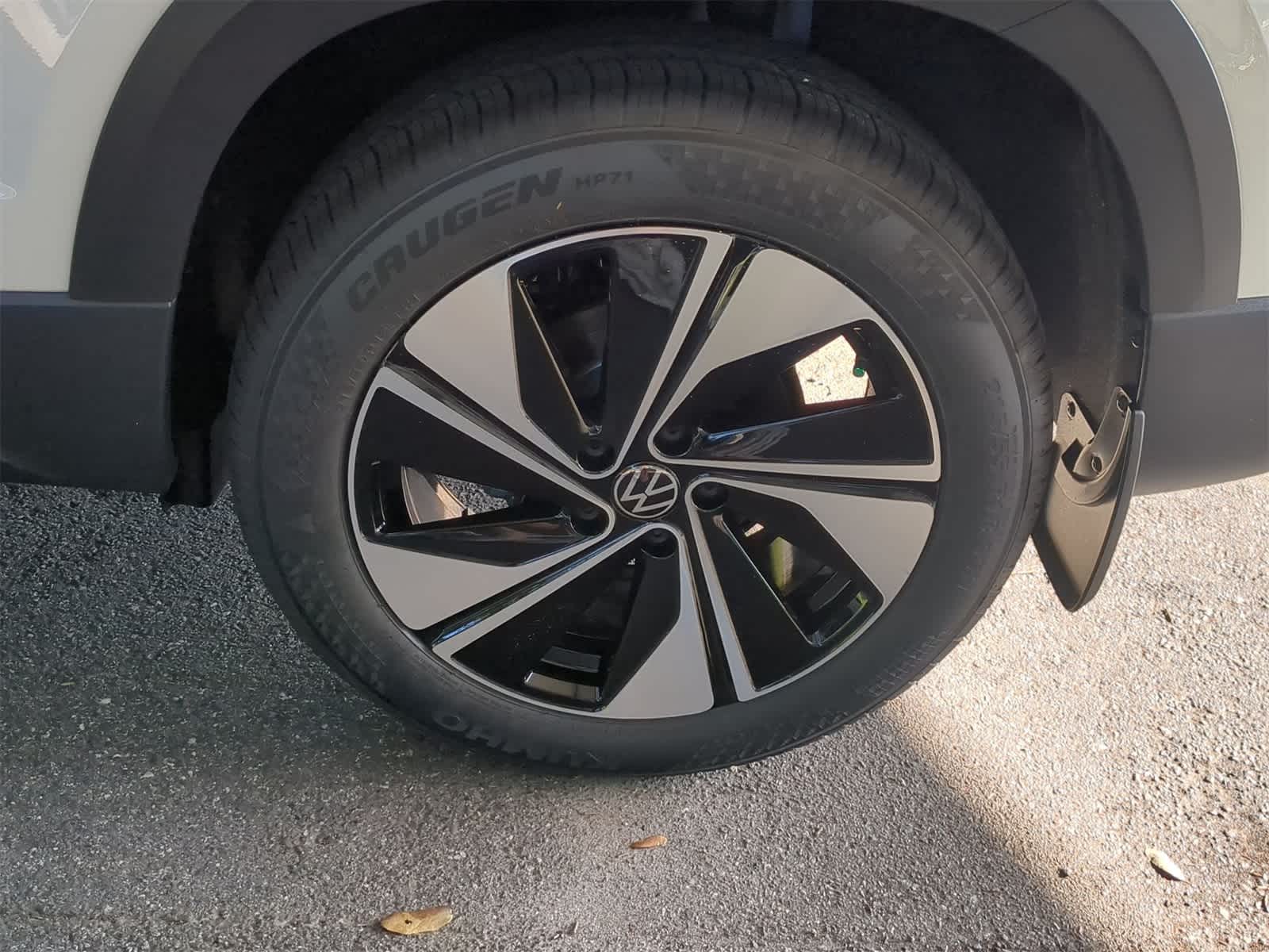 Thumbnail: 2025 Volkswagen Taos - 14