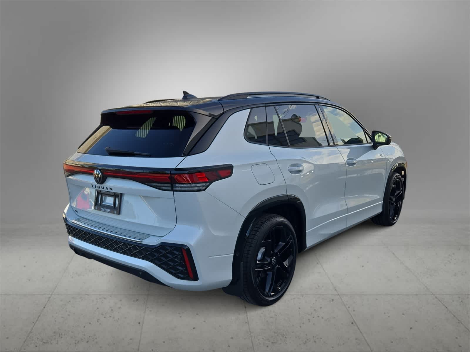 Thumbnail: 2025 Volkswagen Tiguan - 8