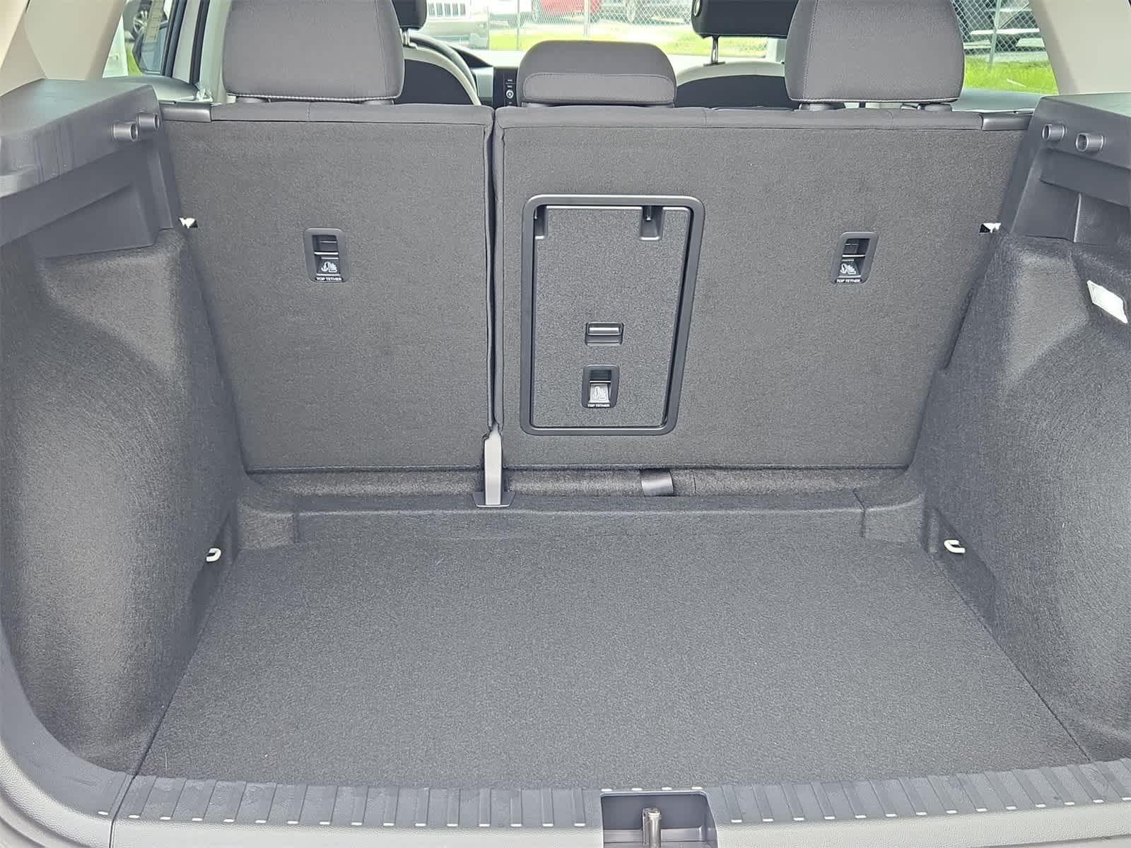 Thumbnail: 2025 Volkswagen Taos - 33