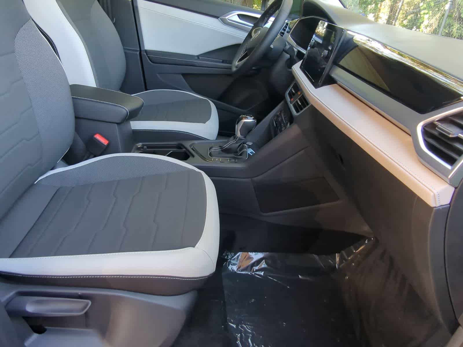 Thumbnail: 2025 Volkswagen Taos - 21