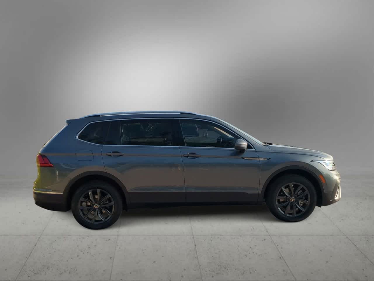 Thumbnail: 2023 Volkswagen Tiguan - 9