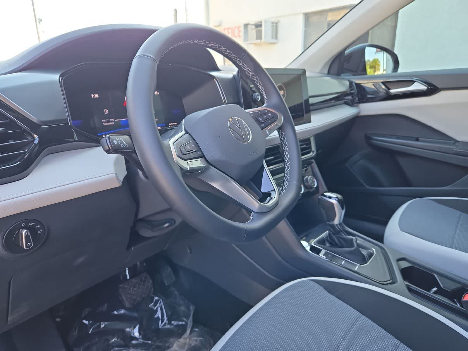 Thumbnail: 2025 Volkswagen Taos - 10