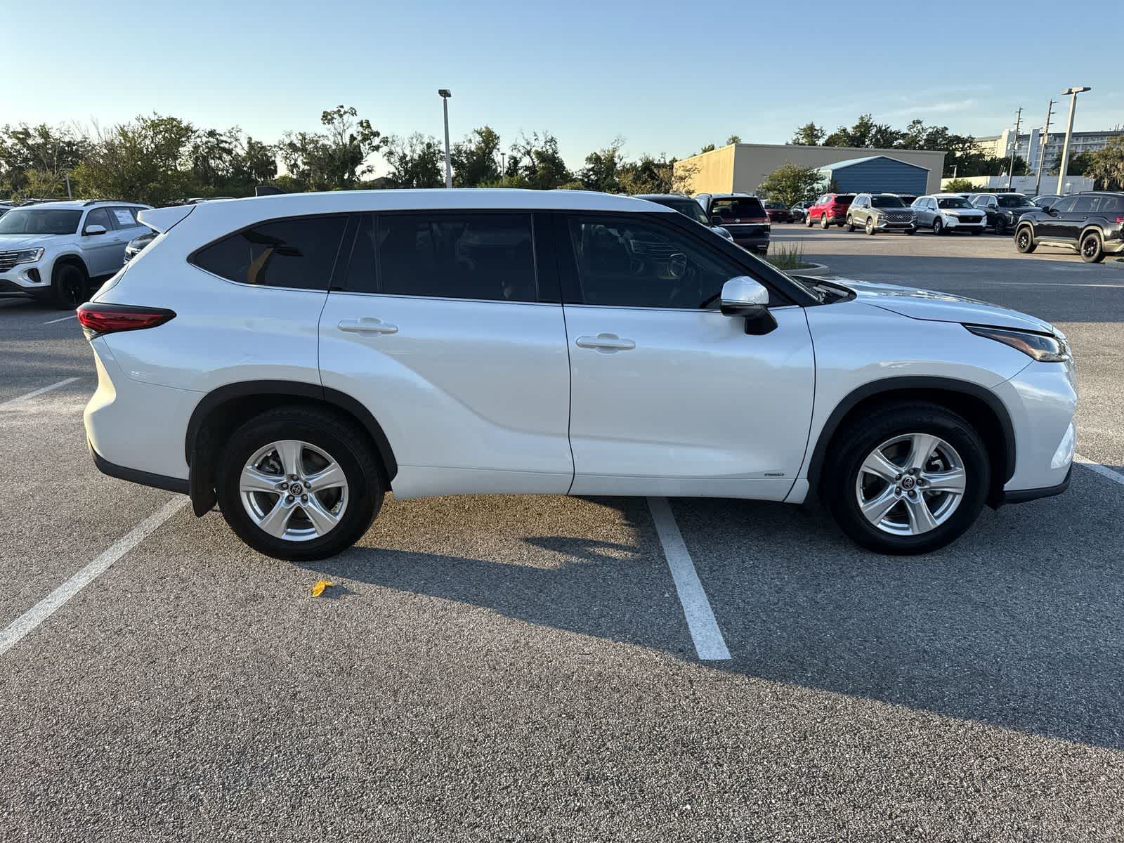 Thumbnail: 2022 Toyota Highlander - 14