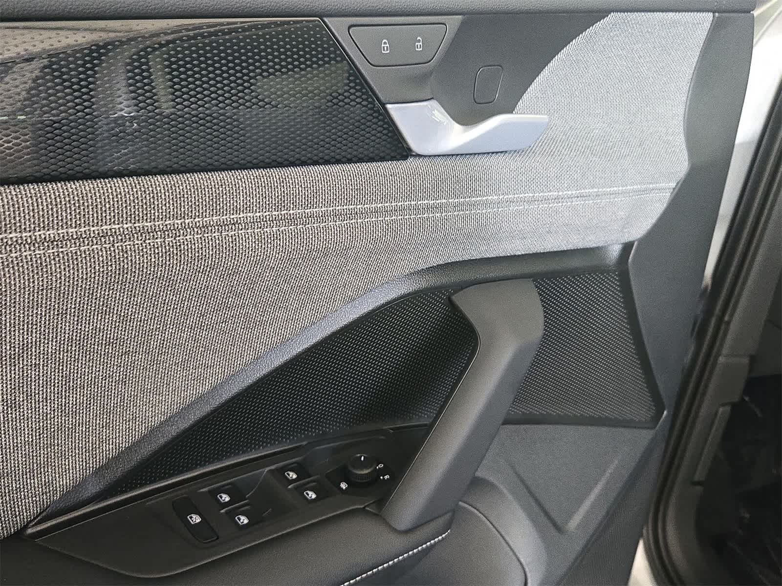 Thumbnail: 2025 Volkswagen Tiguan - 36