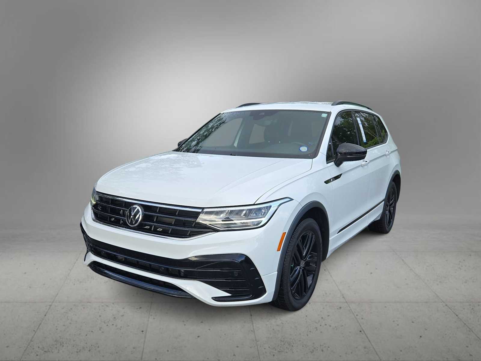 Thumbnail: 2022 Volkswagen Tiguan - 4