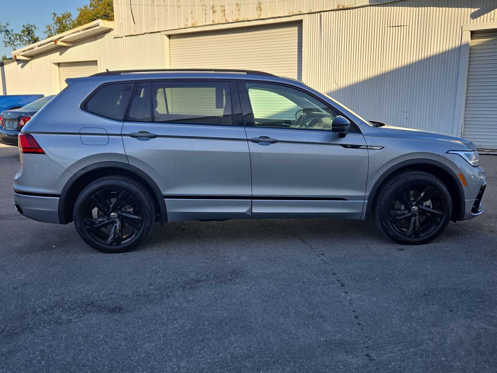 Thumbnail: 2023 Volkswagen Tiguan - 15