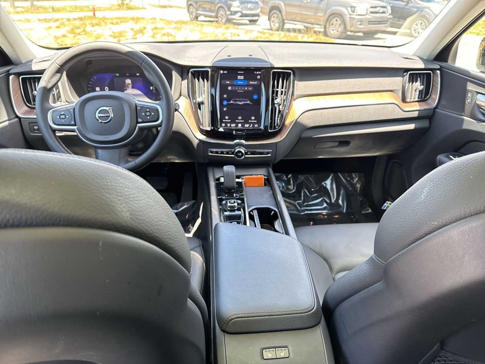 Thumbnail: 2022 Volvo XC60 - 18