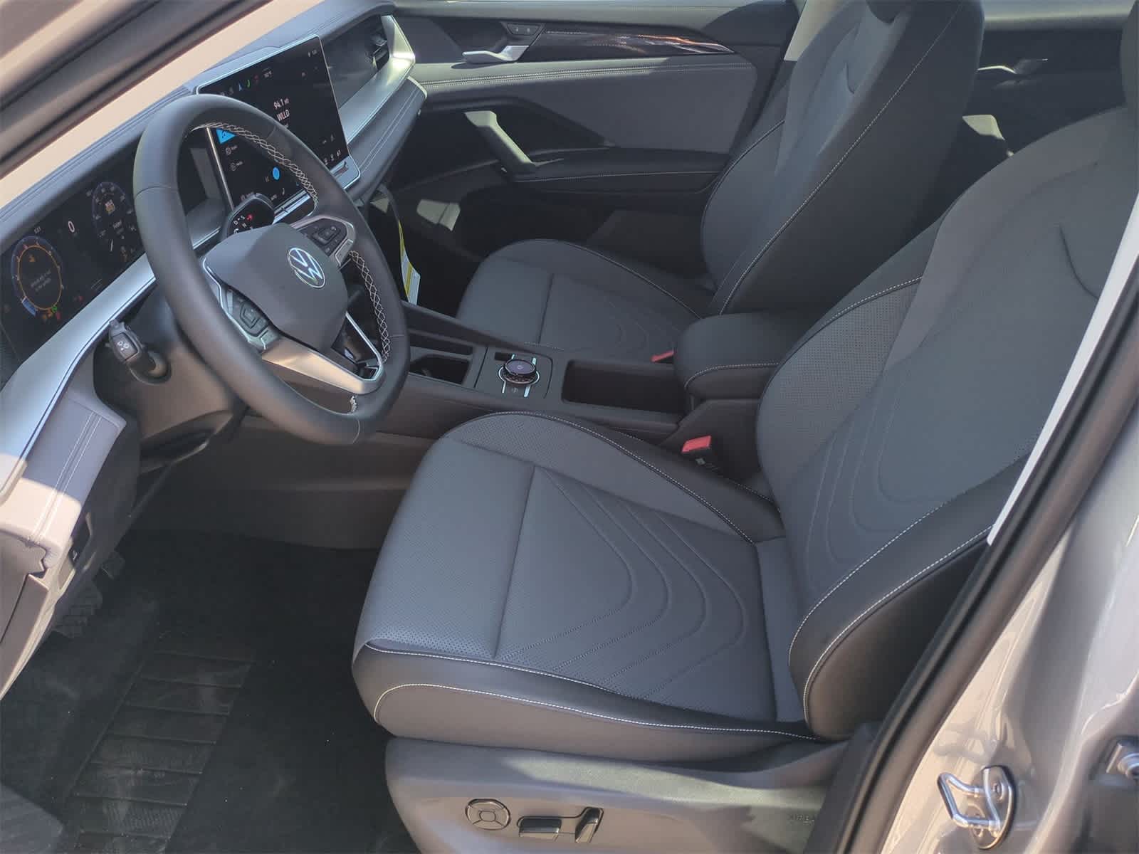 Thumbnail: 2025 Volkswagen Tiguan - 17