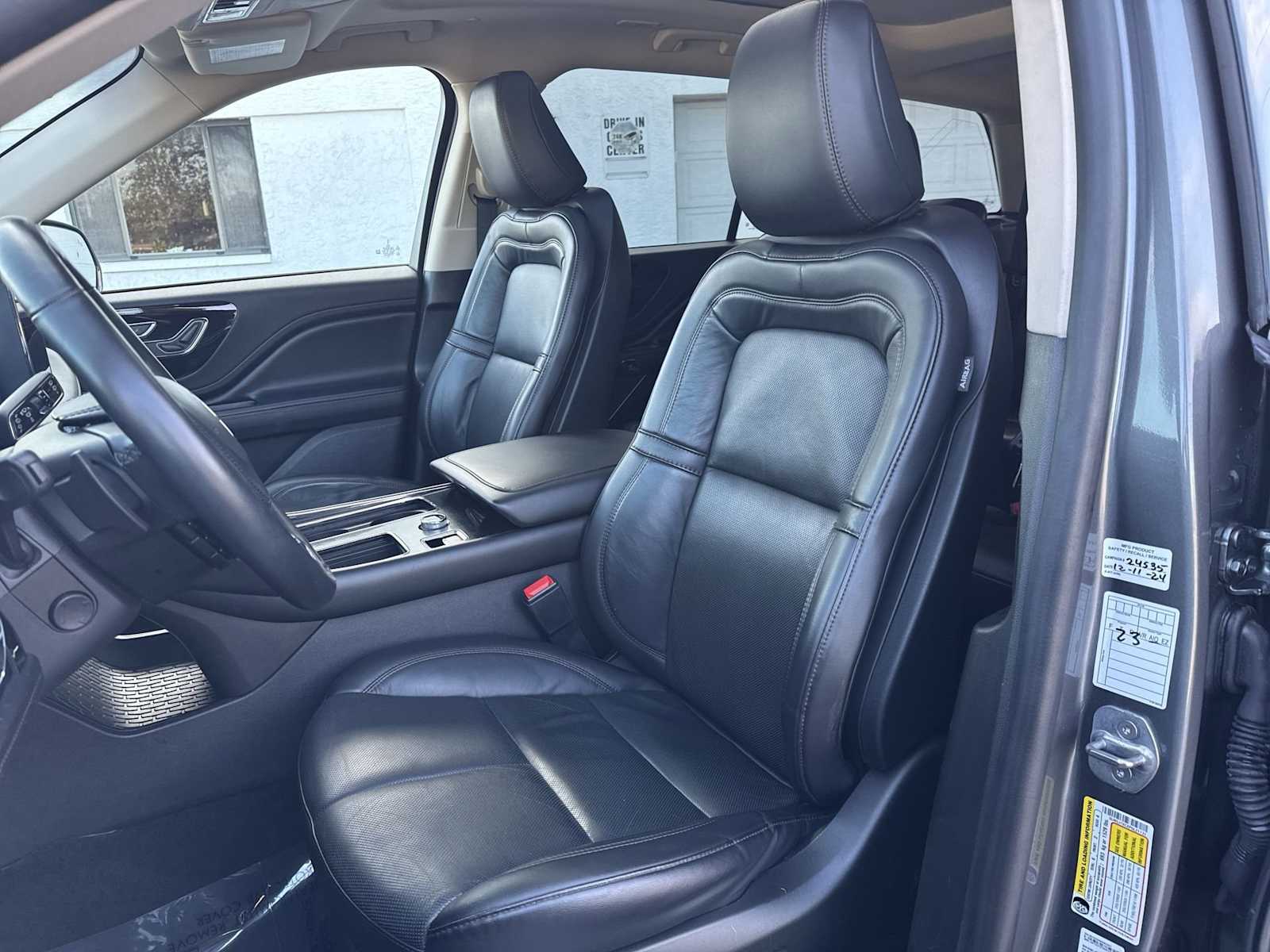 Thumbnail: 2023 Lincoln Aviator - 15