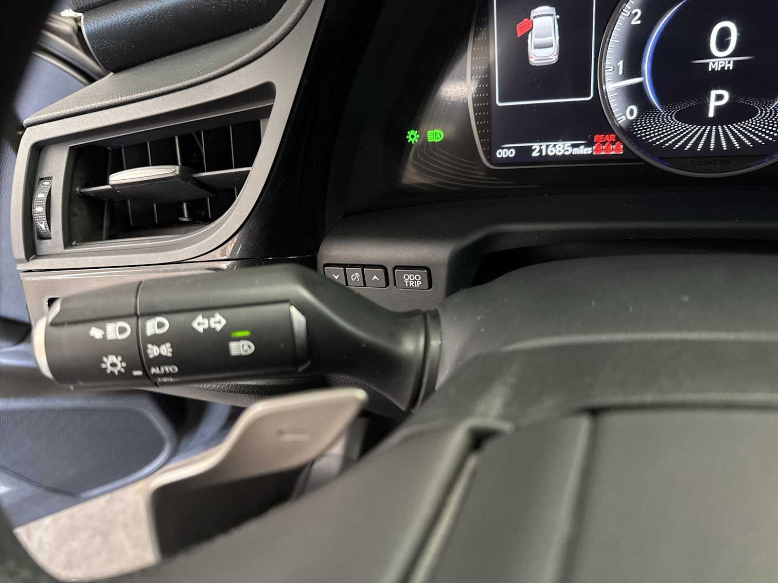 Thumbnail: 2022 Lexus ES - 25