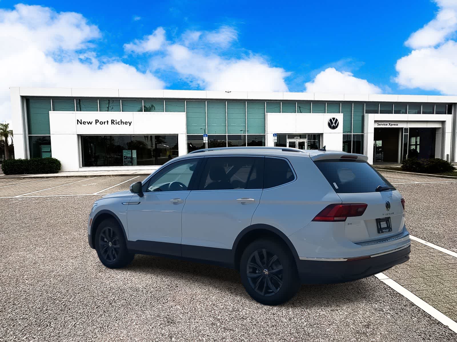 Thumbnail: 2024 Volkswagen Tiguan - 5