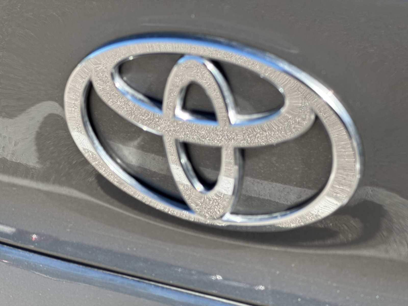 Thumbnail: 2025 Toyota Camry - 10