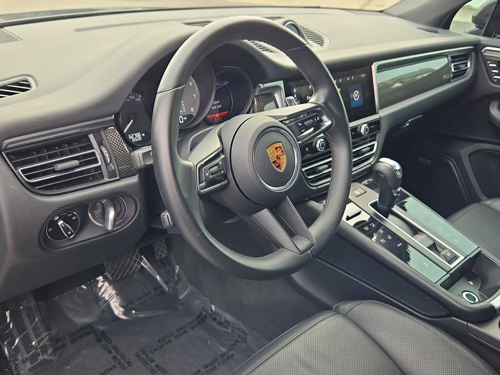 Thumbnail: 2022 Porsche Macan - 10