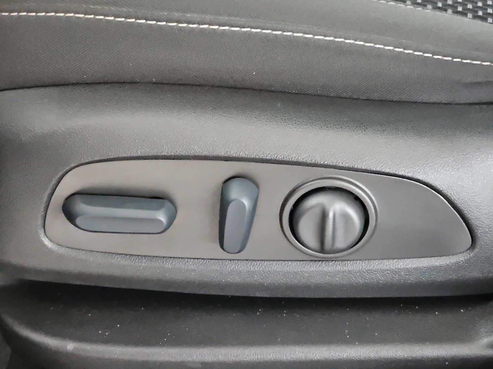 Thumbnail: 2023 GMC Acadia - 18