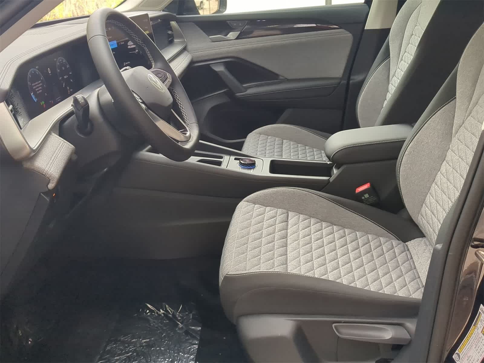 Thumbnail: 2025 Volkswagen Tiguan - 16