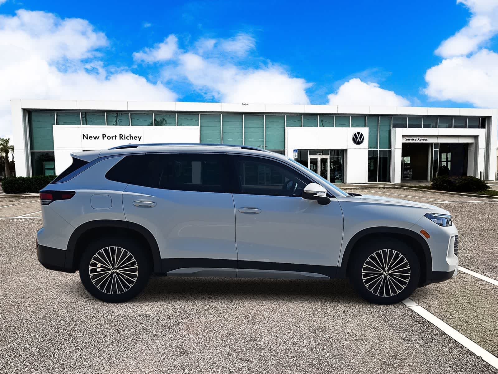 Thumbnail: 2026 Volkswagen Tiguan - 9