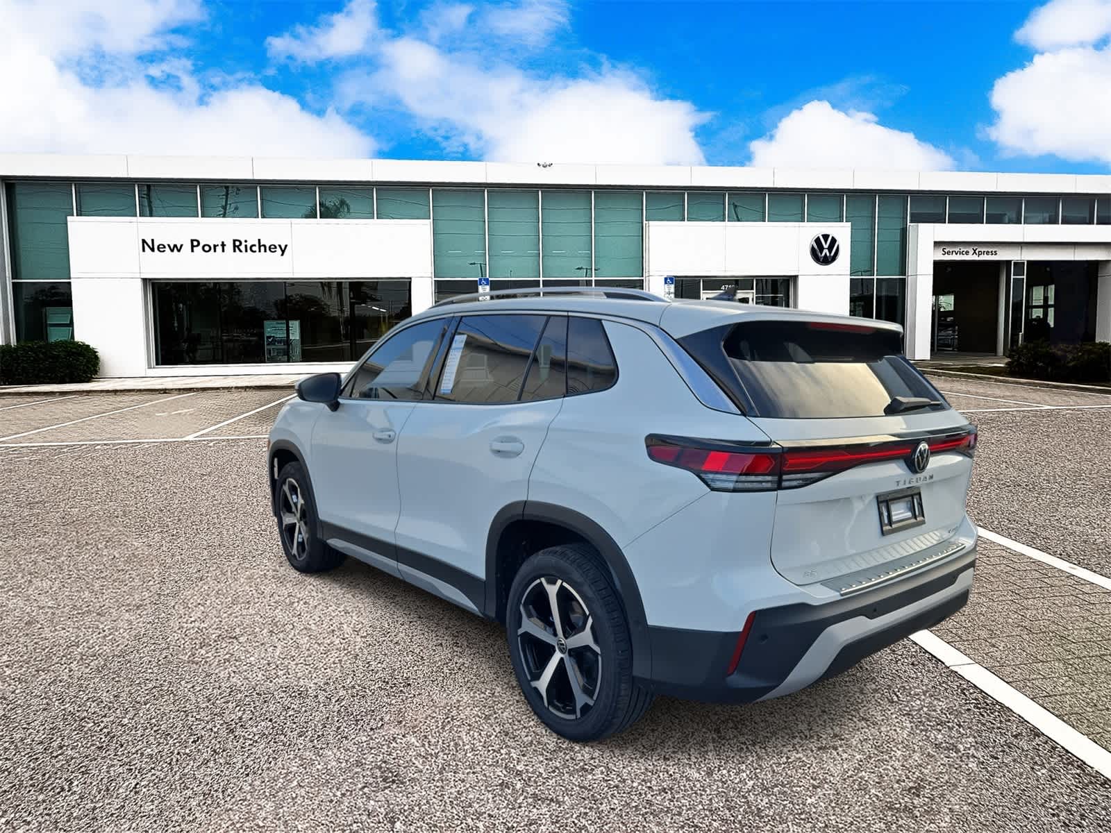 Thumbnail: 2025 Volkswagen Tiguan - 6