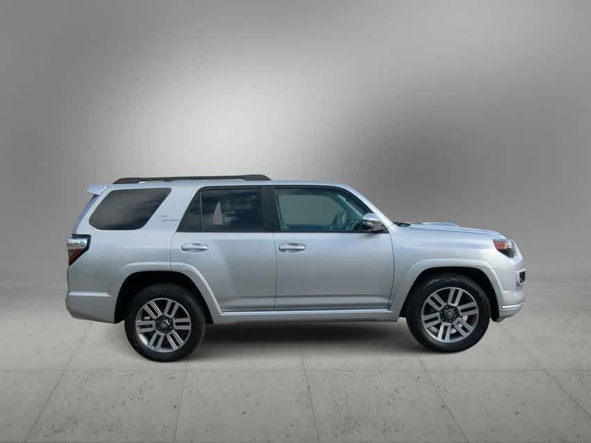 Thumbnail: 2022 Toyota 4Runner - 9