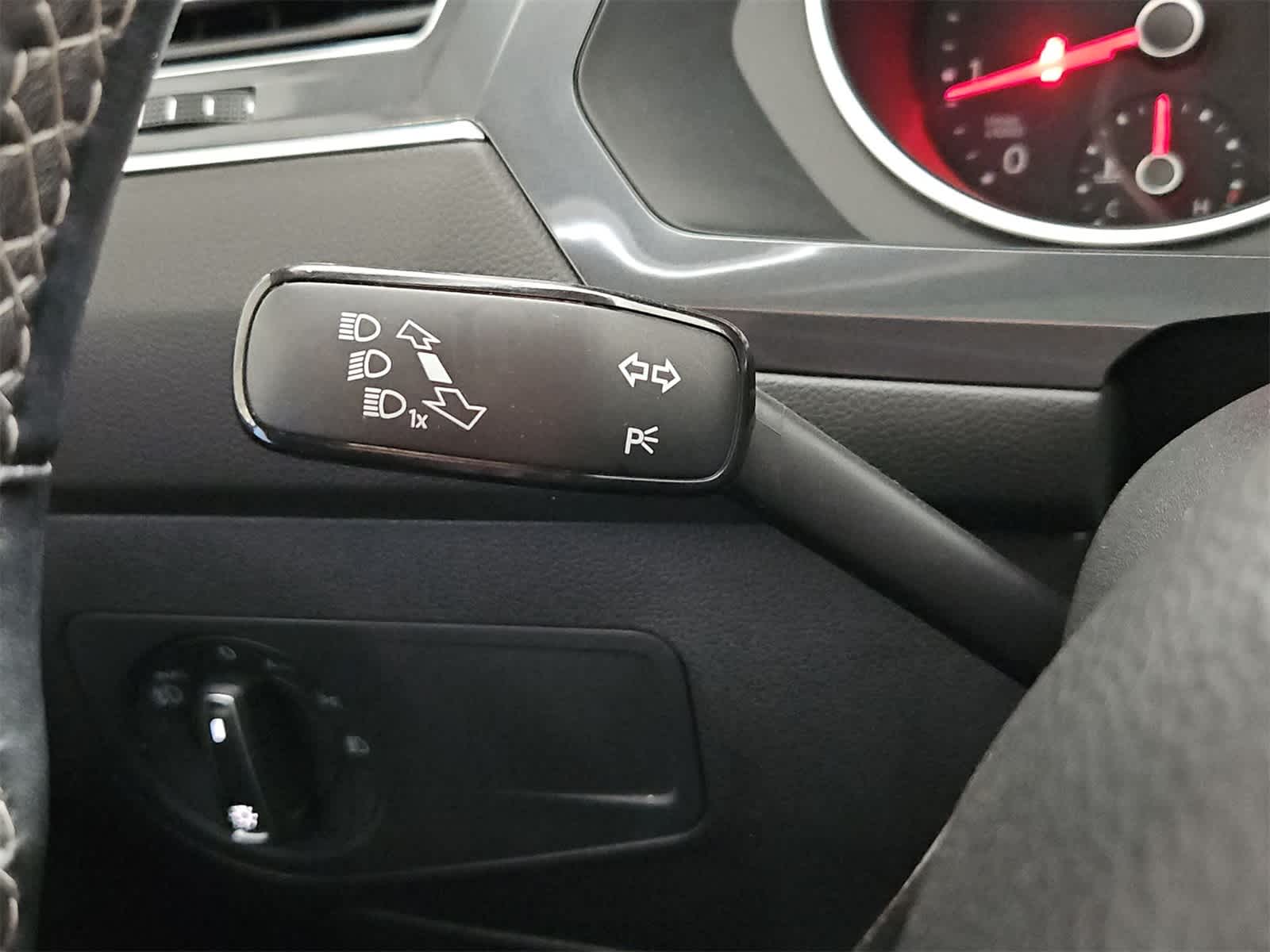 Thumbnail: 2021 Volkswagen Tiguan - 42