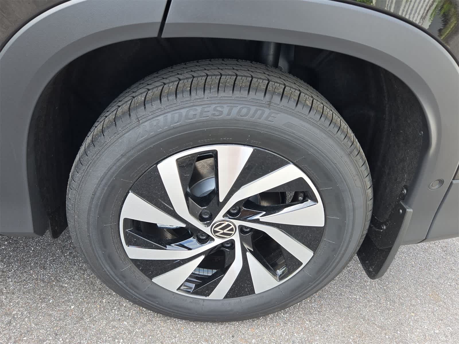 Thumbnail: 2025 Volkswagen Tiguan - 14