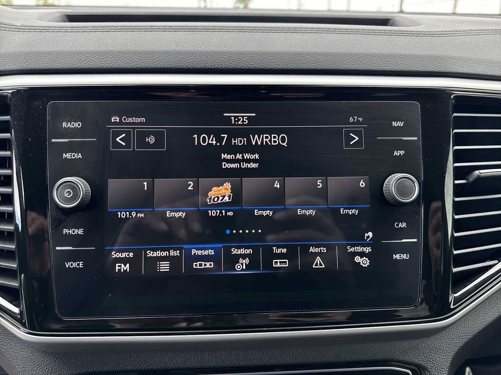 Thumbnail: 2022 Volkswagen Atlas - 26