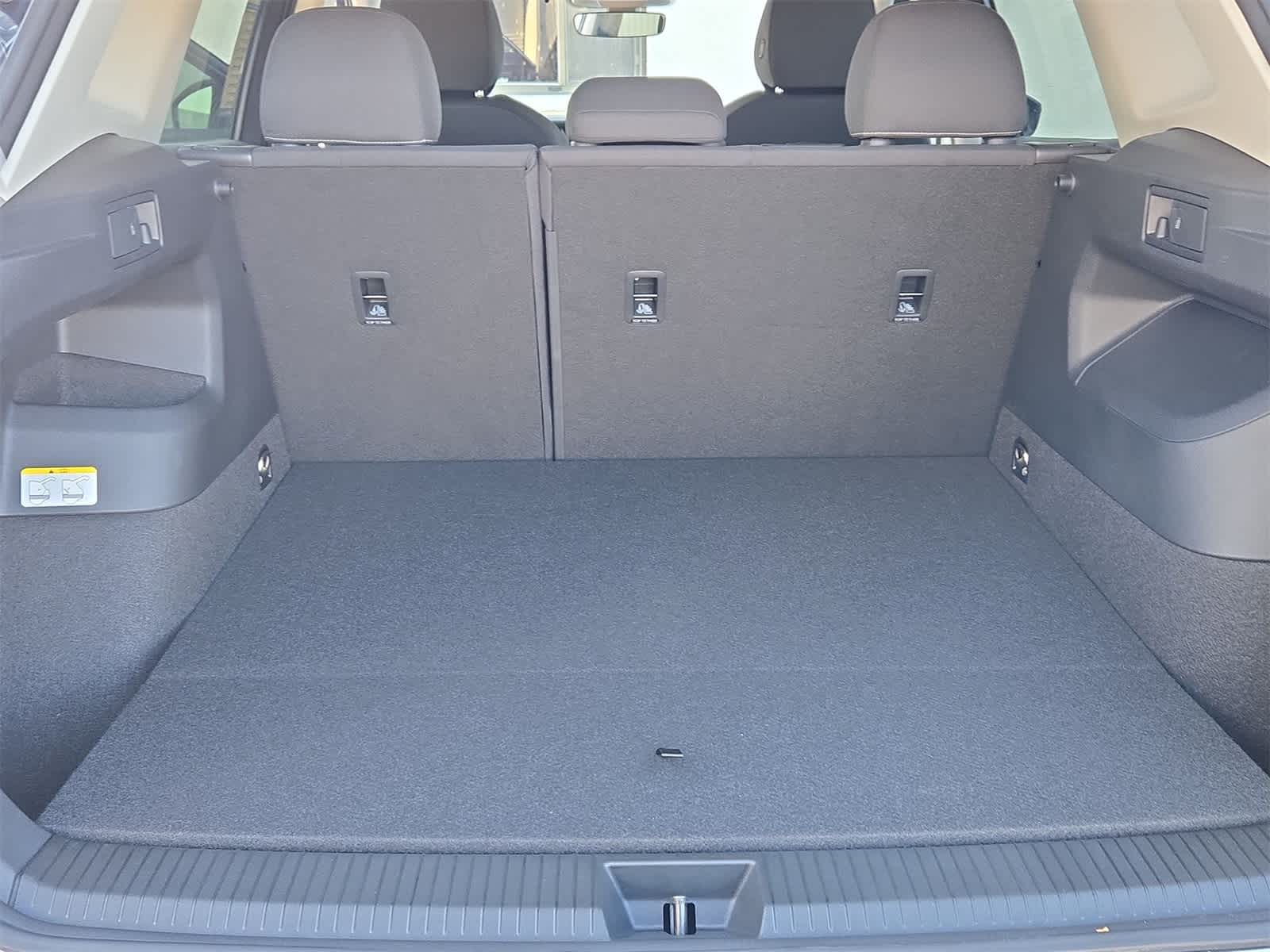 Thumbnail: 2025 Volkswagen Tiguan - 32