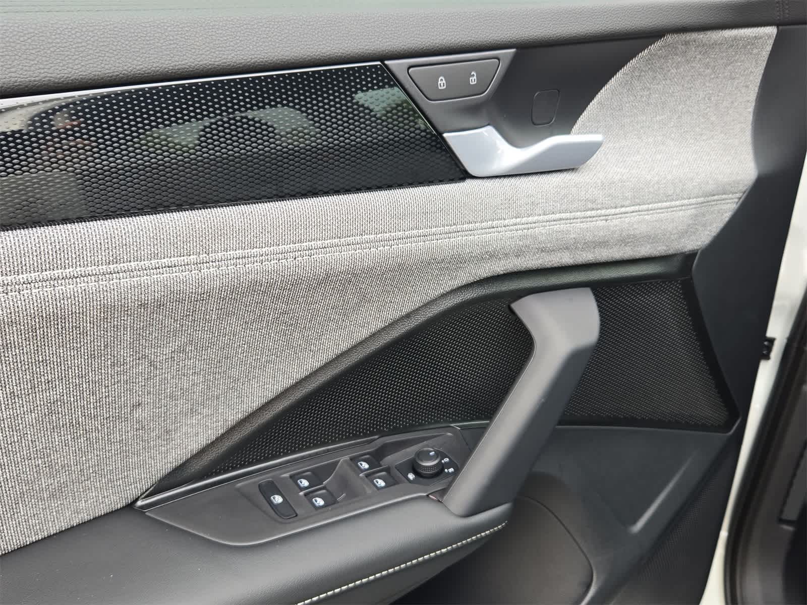 Thumbnail: 2025 Volkswagen Tiguan - 35