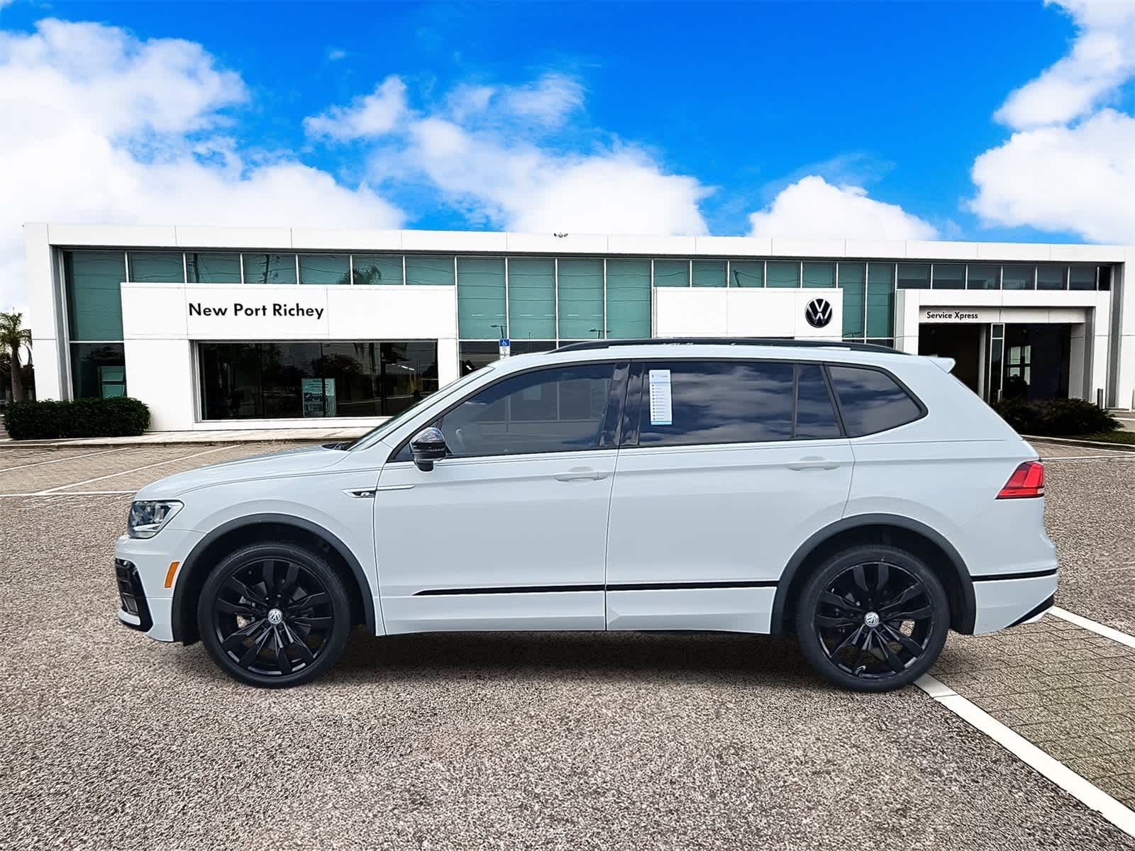 Thumbnail: 2021 Volkswagen Tiguan - 6