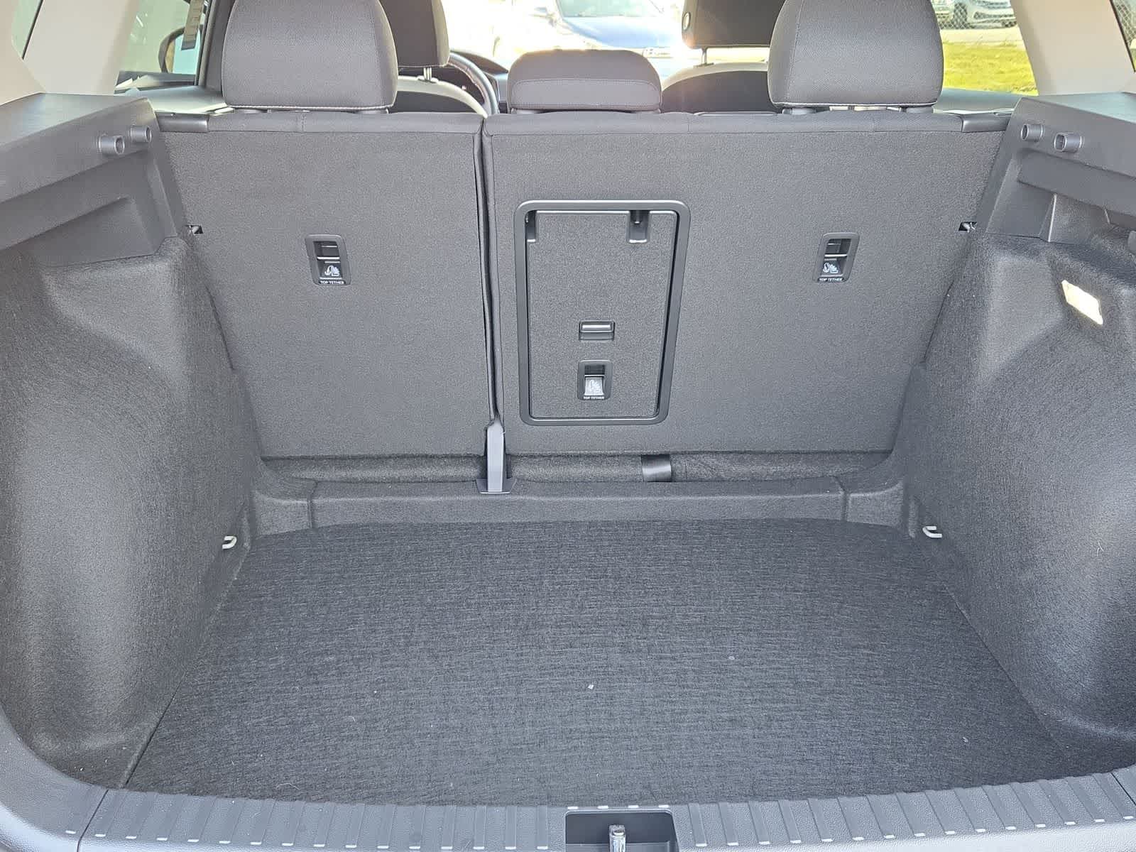 Thumbnail: 2025 Volkswagen Taos - 33