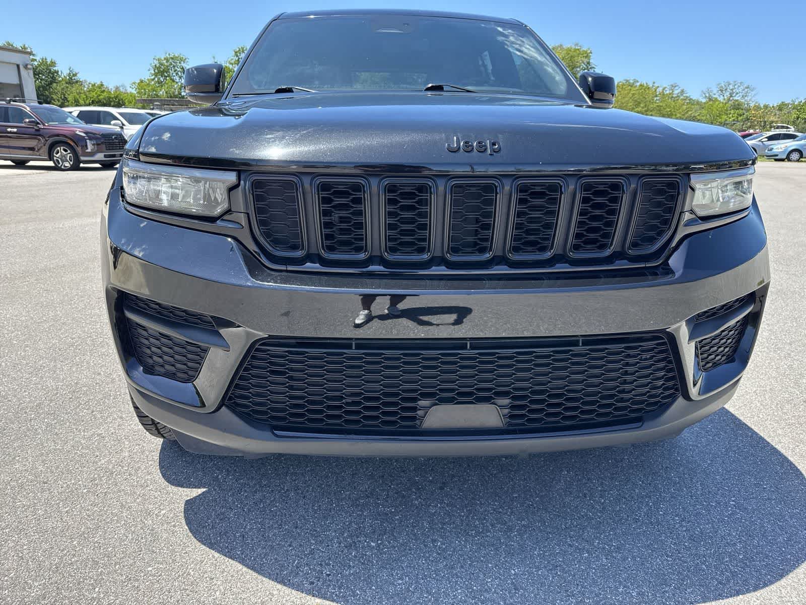 Thumbnail: 2023 Jeep Grand Cherokee - 12