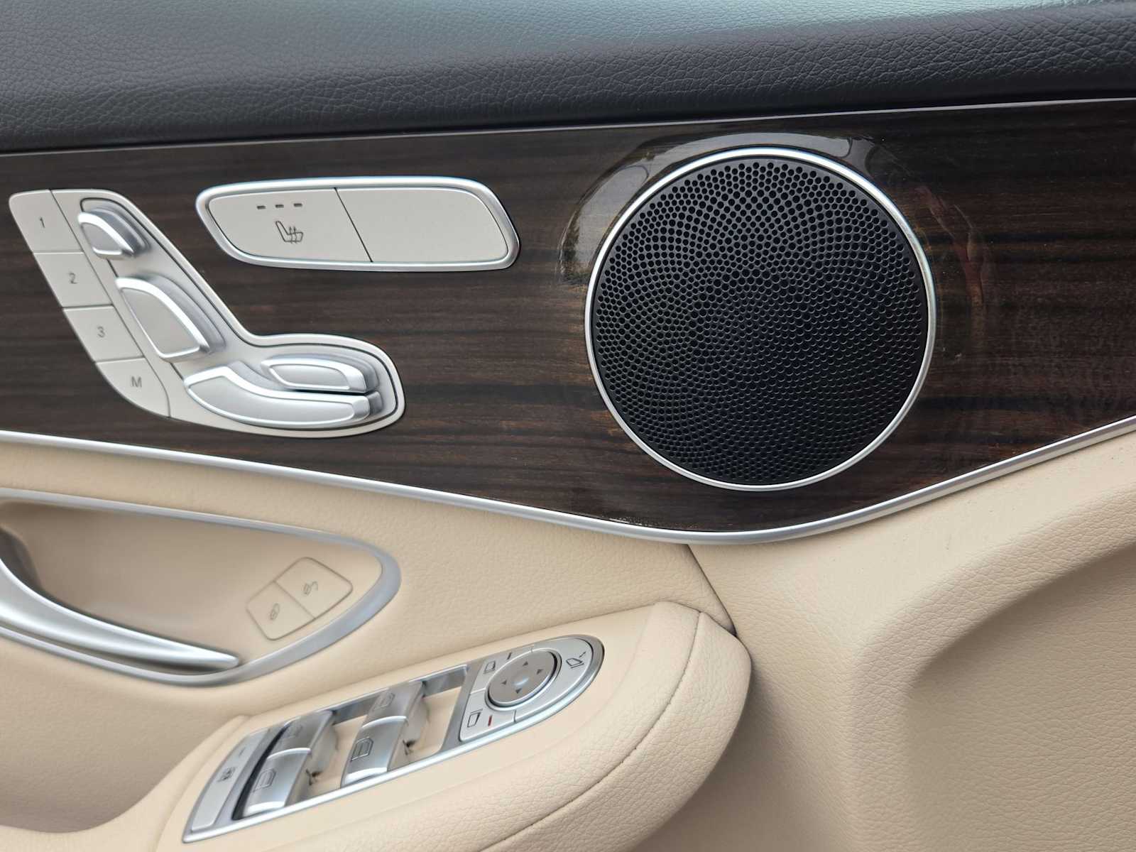 Thumbnail: 2022 Mercedes-Benz GLC - 27