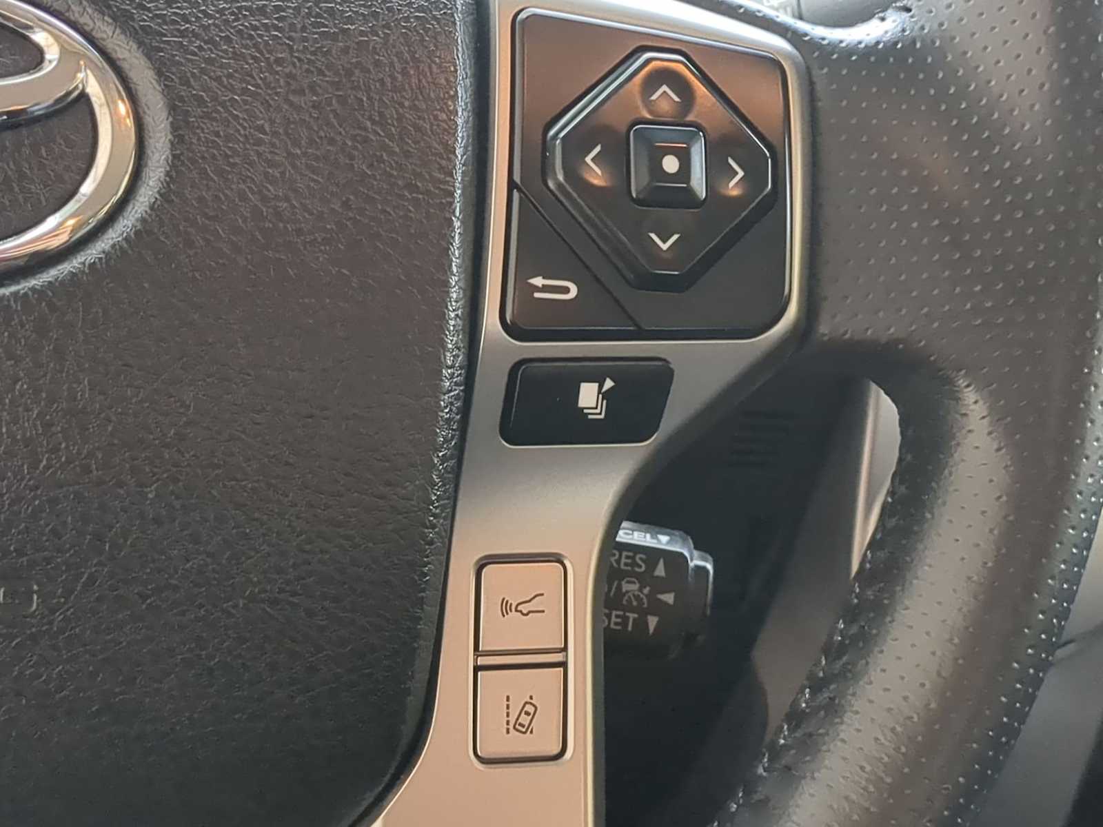 Thumbnail: 2022 Toyota 4Runner - 24