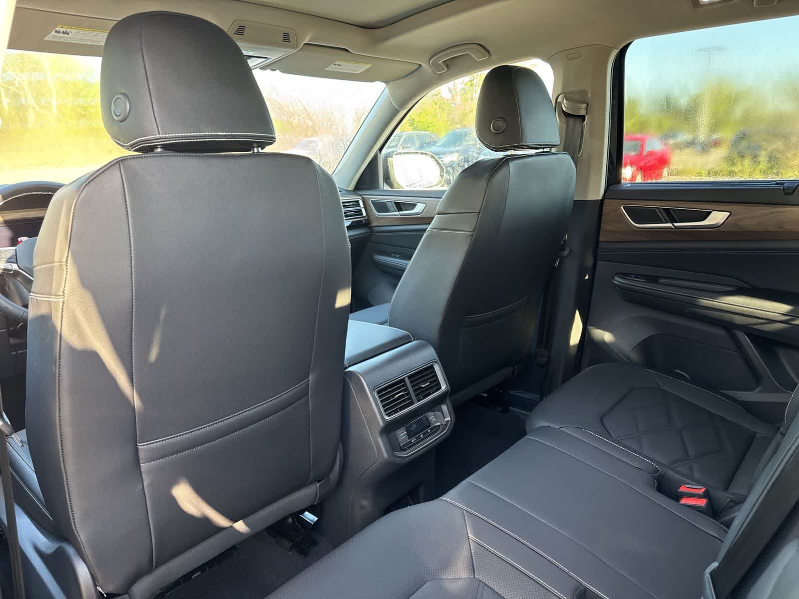 Thumbnail: 2026 Volkswagen Atlas - 17