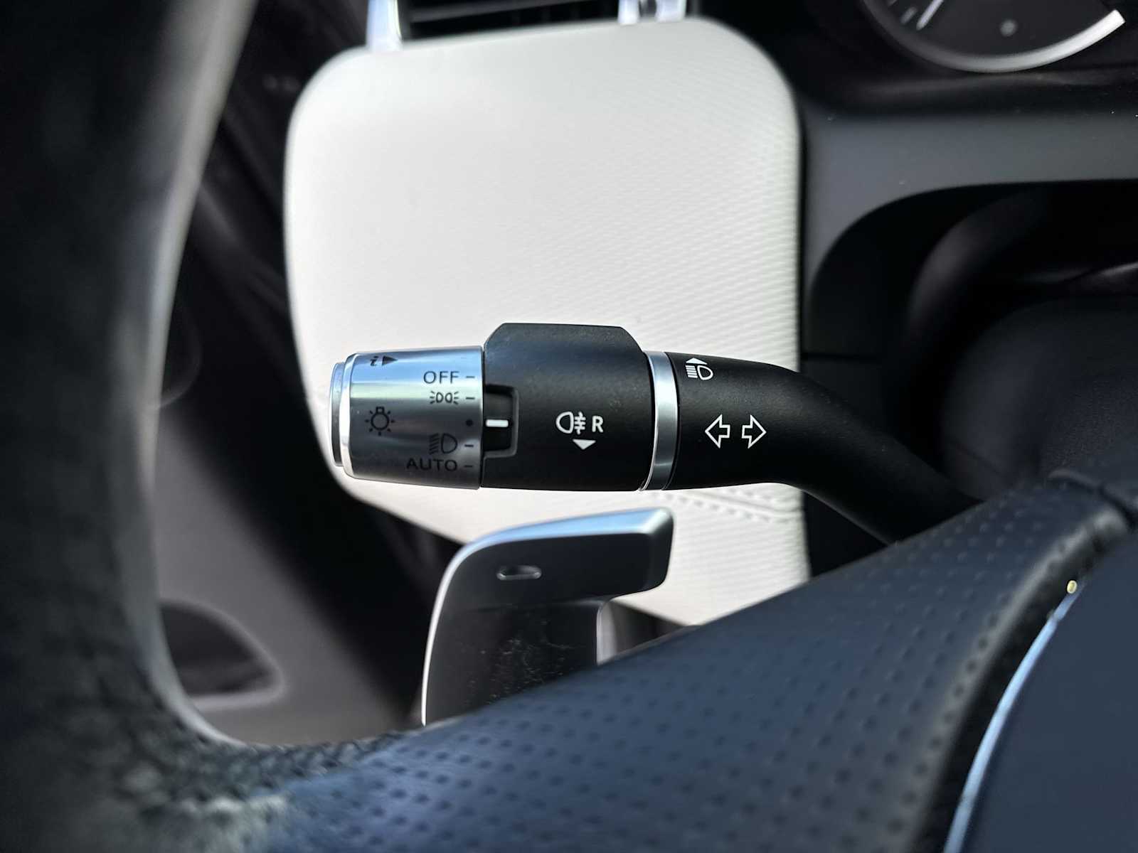 Thumbnail: 2022 Land Rover Discovery Sport - 25