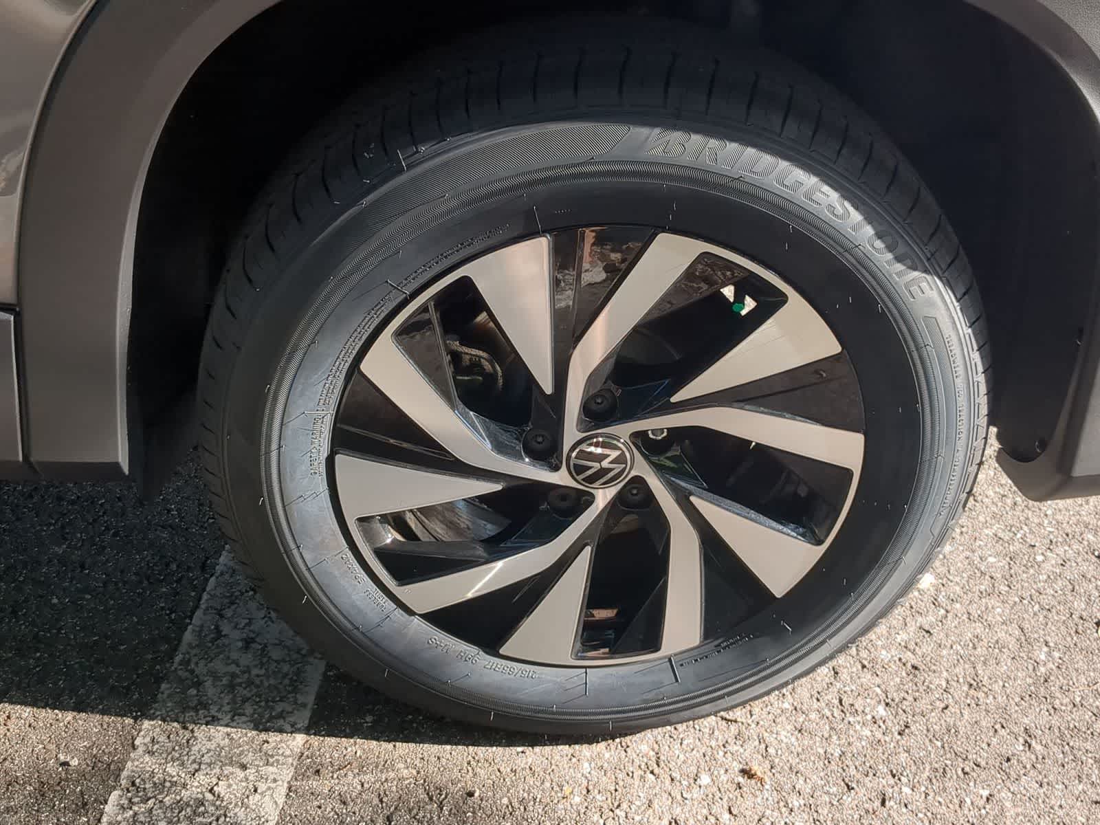 Thumbnail: 2025 Volkswagen Tiguan - 14