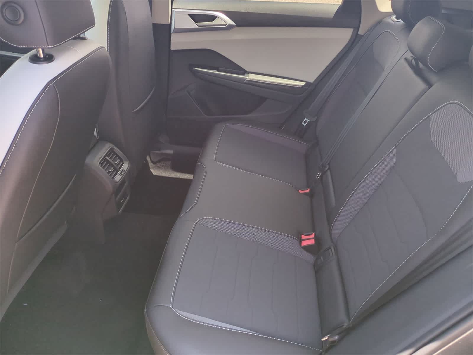 Thumbnail: 2025 Volkswagen Taos - 21