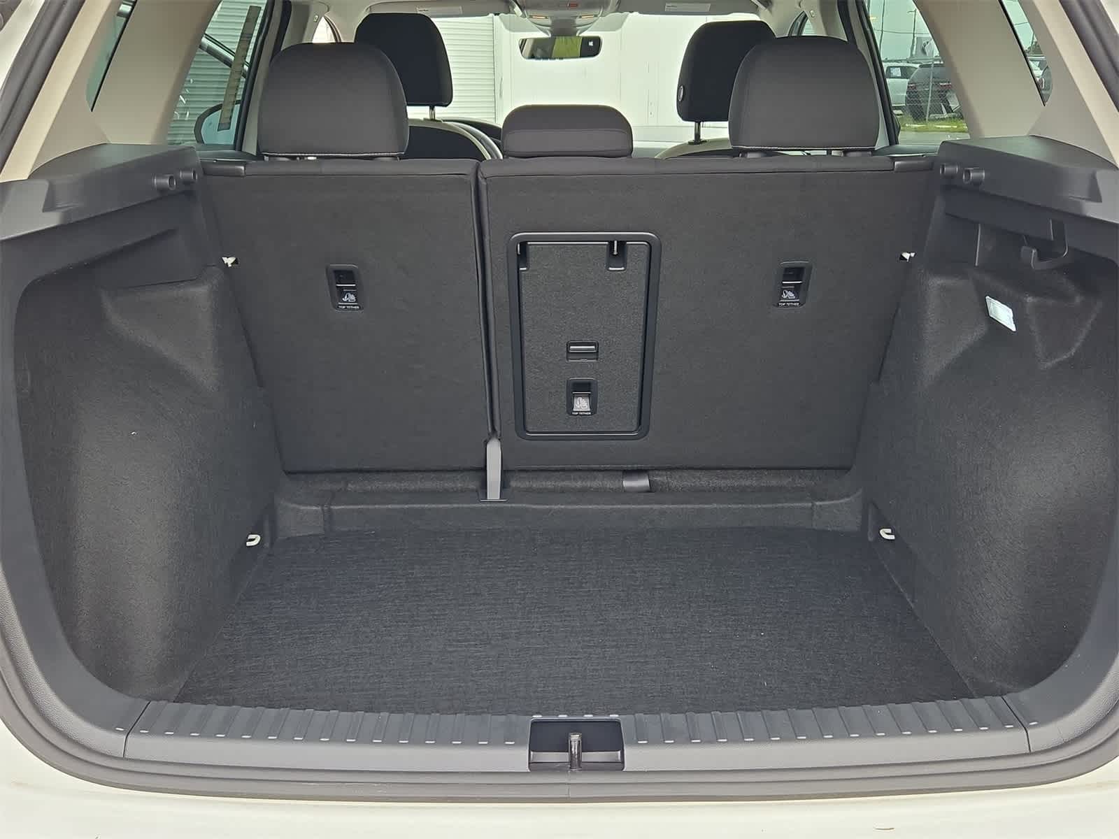 Thumbnail: 2025 Volkswagen Taos - 33