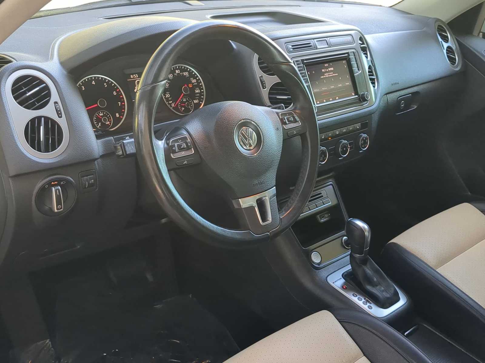 Thumbnail: 2017 Volkswagen Tiguan - 10