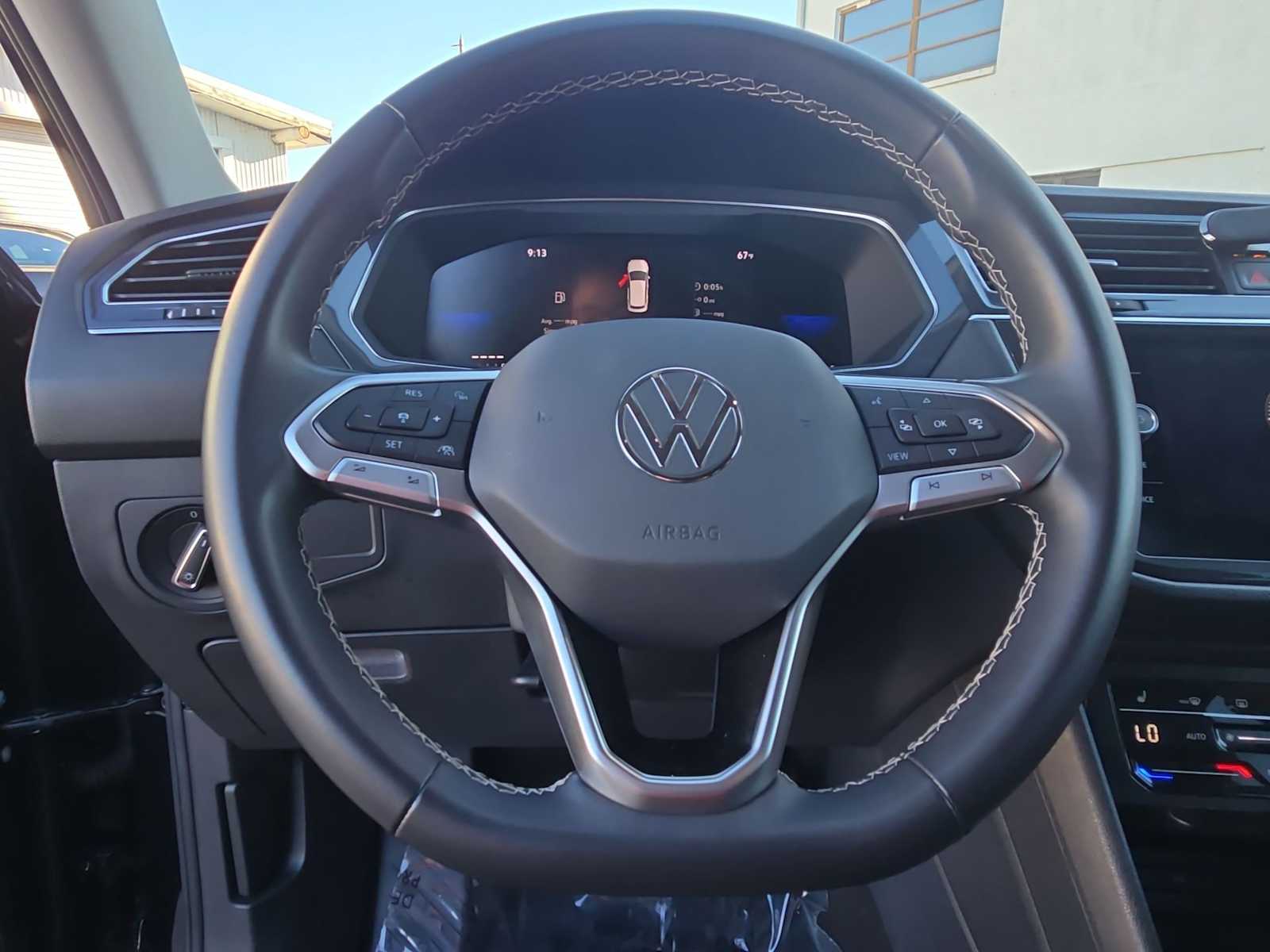 Thumbnail: 2023 Volkswagen Tiguan - 21