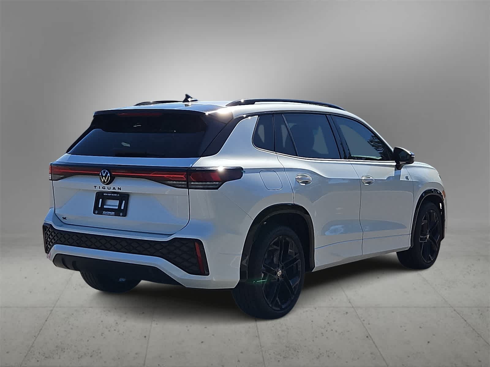 Thumbnail: 2025 Volkswagen Tiguan - 8