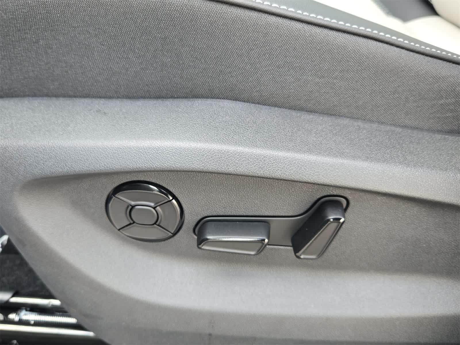 Thumbnail: 2025 Volkswagen Tiguan - 18