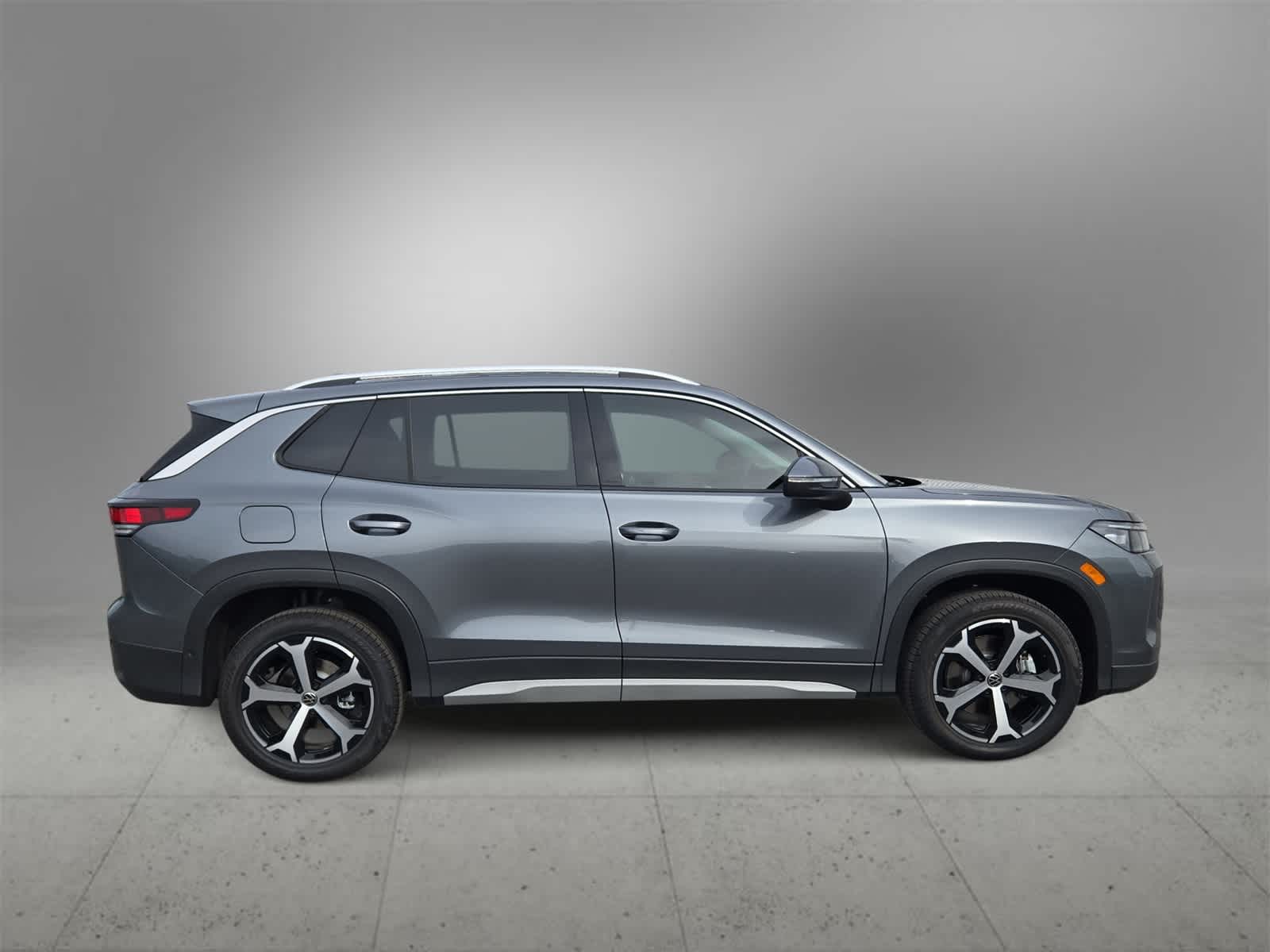 Thumbnail: 2025 Volkswagen Tiguan - 9