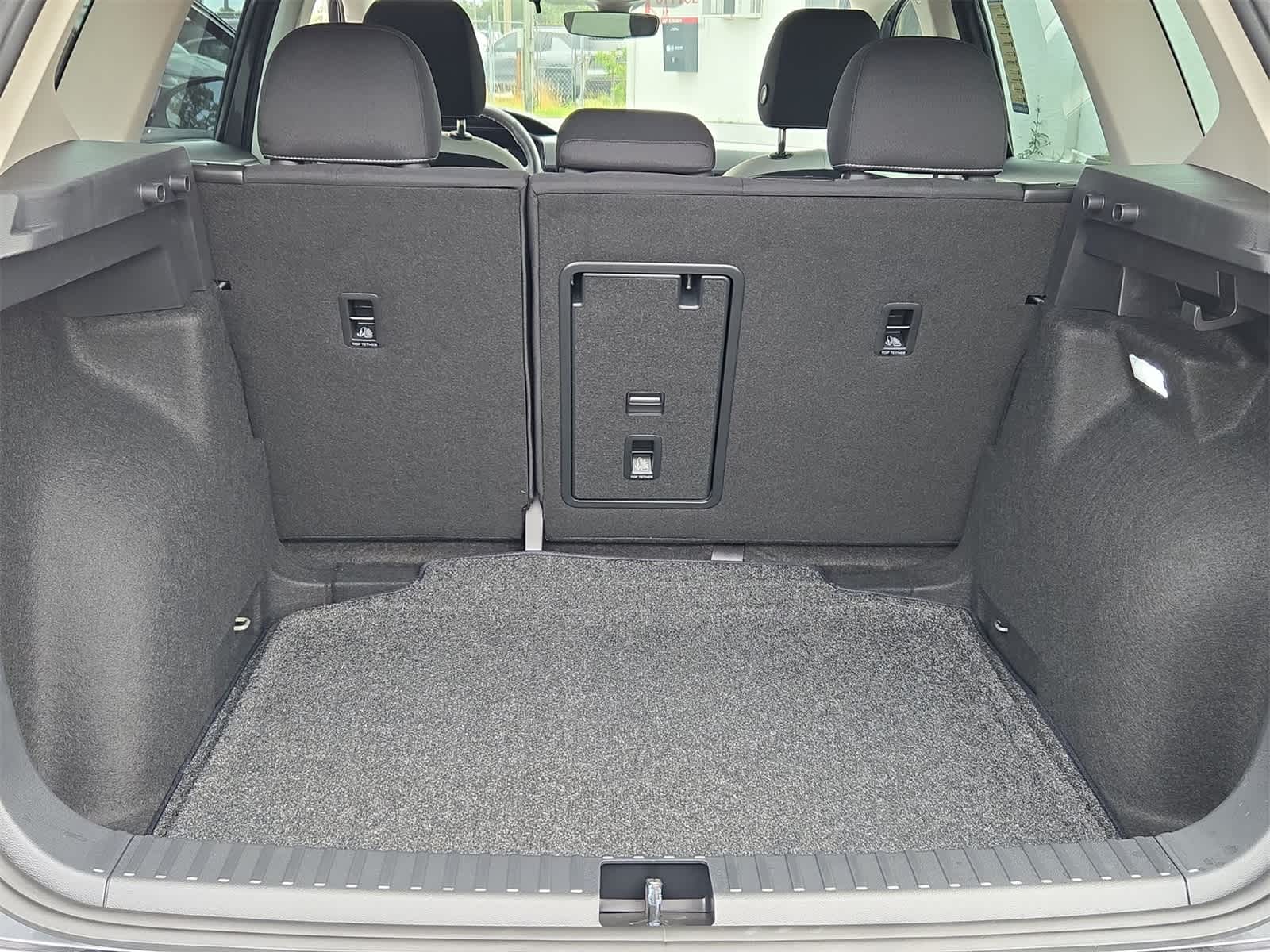 Thumbnail: 2025 Volkswagen Taos - 32